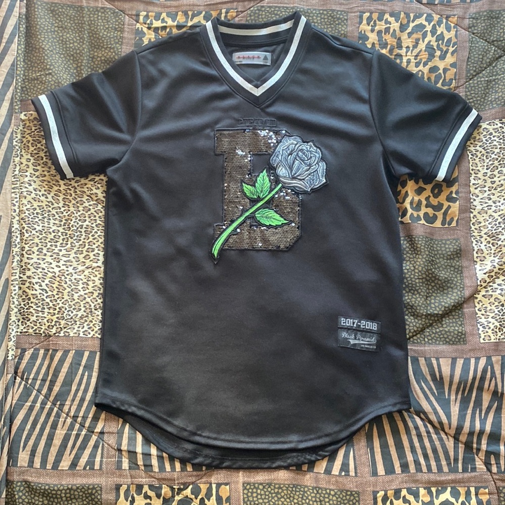 NWOT Black Pyramid